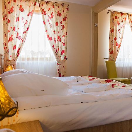Sloneczny Port Bed & Breakfast Mikołajki Exterior foto
